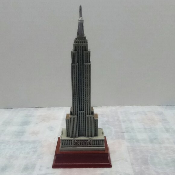 Empire State Building Miniature Model – Iconic NYC Decor - Picture 1 of 8